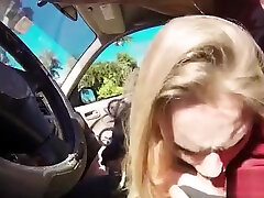 blonde auto-stoppeuse rembourse son trajet gratuit avec un bj