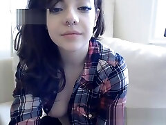 Super hot babe entertains on webcam