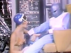 alien testosteron warehouse en el bar video musical