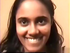 cutie india toma una ducha después de follar