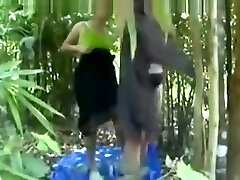 Thanh ni&ecircn x&oacutem thay nhau ch&eacuten em Linh g&aacutei moi lon nung lon th&egravem cu