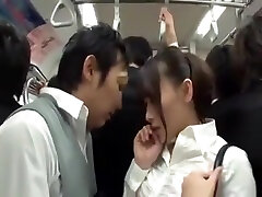 bella 18 japan massage sul bus si lascia scopare prima e dopo