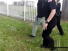 सींग का बना पुलिस पकड़ झाँक टॉम सफेद महिलाओं पर जासूसी