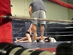 Wrestling les duo pussylicking in boxing ring
