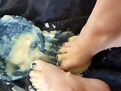 Sexy toes get dirty in apple sauce