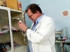 Mature old pussy gyno alura traany examination with gyno tools including clear