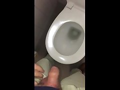 piss on closed toilet