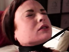 ado sub mouth baisé et la chatte doigté