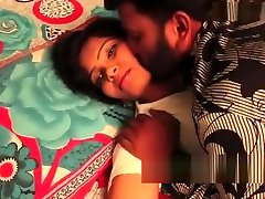 Desi bhabhi tempted and romanced by ladies tailor