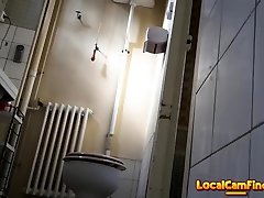 ten beby cam in bathroom