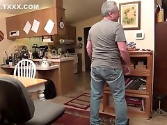 кудрявый бдсм играть, где брюнетка девушка