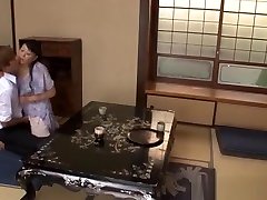 chubby giapponese milf koitoka ha un immenso piacere di scopare