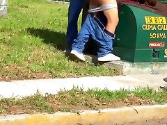 LA PERRA DANNA HOT LES PIDE VERGA A DOS GORDOS Y LA FOLLAN EN LA CALLE PARTE 3
