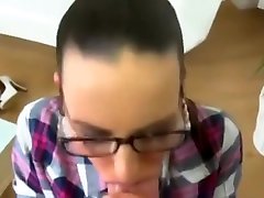 грудастая чешская уборщица меа мэлоун не может помочь сквирт и хочет настоящий член