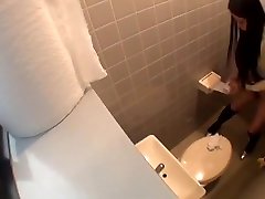 linda share big butt wife orinarse en el baño