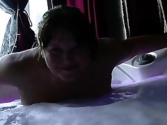 Chubby girlfriend records herself masturbating while bathing