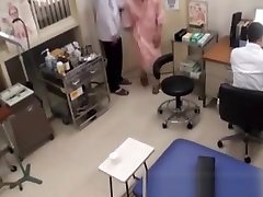 Amateur homemade asians strips her clothes off for the doctor