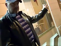 Big daddy pays cash for sex for a cute twink on the streets Big daddy pays cash for sex for a cute twink on the streets
