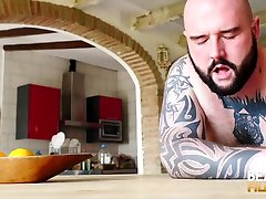 Adam Jones sucking balls bbw Justin West - Juicy Bear - BearFilms