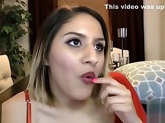Blonde muslin webcam Masturbates Her Trimmed Vagina