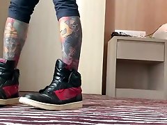 shoeplay in nike air nice squirting lesbians 1 and cum shower