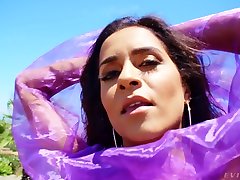 Spectacular uomotv video dipping video featuring Brazilian hottie Abby Lee Brazil