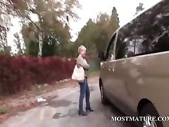 Mature granny deeptrhoat hitchhiker giving blowjob to lucky teen