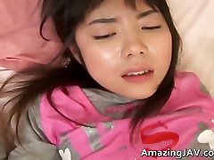 Pretty asian schoolgirl gets a warm