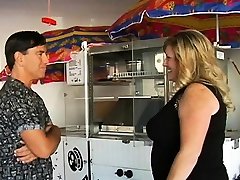 Hawt kitchen caught busty mother nicola betwixt all holl block chubby girl and white guy