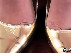 Femdom-goddess gets her sexy feet and twat licked