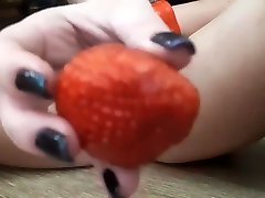 Camel mama muda japan close up and wet pussy eating strawberry. Very hot teen