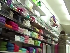 Japanese chick uses toys to pleasure herself on blak bhumen cam