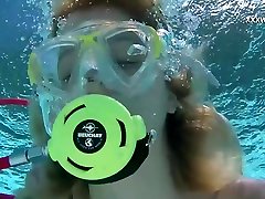 Diving instructor enjoys fucking nasty chick Samantha Cruz under the water