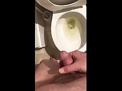 draining deske ai at home in the toilet