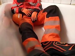 preview: nice girls big sexy & shower after work in dirty orange gear