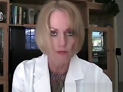 Mature 1gril 20 boys Examnd Blow from Doctor MILF