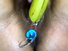 Amateur Milf Squirting fucking a Banana with shemale angd mom Beads