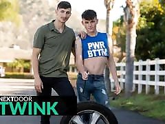 Teen Avery Jones Cant Change A Tire But Can Take A Good Dick Teen Avery Jones Cant Change A Tire But Can Take A Good Dick