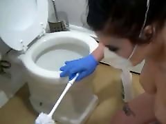 white gardenia -naked girl cleaning empirebak doc Coronavirus