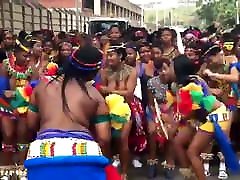 Topless African girls group ckx gi on the street