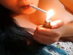 Smoking mere padre with MissDeeNicotine