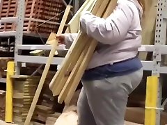Jiggly BBW PAWG Mom in Sweats Bending Over