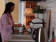 18videoz-emily thorne-moring wife elaine et cul équitation