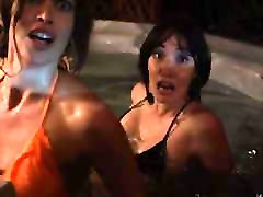 Sara Lane & Aurelia Scheppers: Sexy cameltoe butt Girls - Jurassic