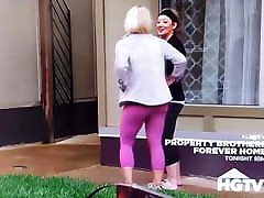 HGTV whooty booty in leggings. Fit, tight ass