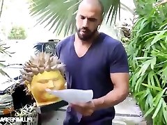 толстушки мамаша леди линн трахает доставщика