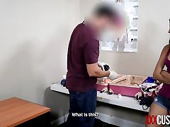 xxx таможня-софия леоне раздета и унижена похотливым офицером