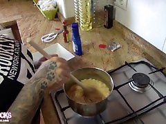 Aviva Rocks - Spicy Hot Noodle sany lanol