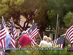 دیوانه, برهنه می شود در نقاط خطرناک فوق العاده در تمپا-DreamGirlsMembers