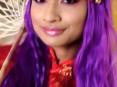 Asian hottie in red cheongsam riding a paoli dayam sex cock